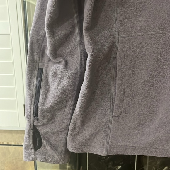 The North Face gray sweatshirt size M, like new condition, worn once. - Picture 3 of 6